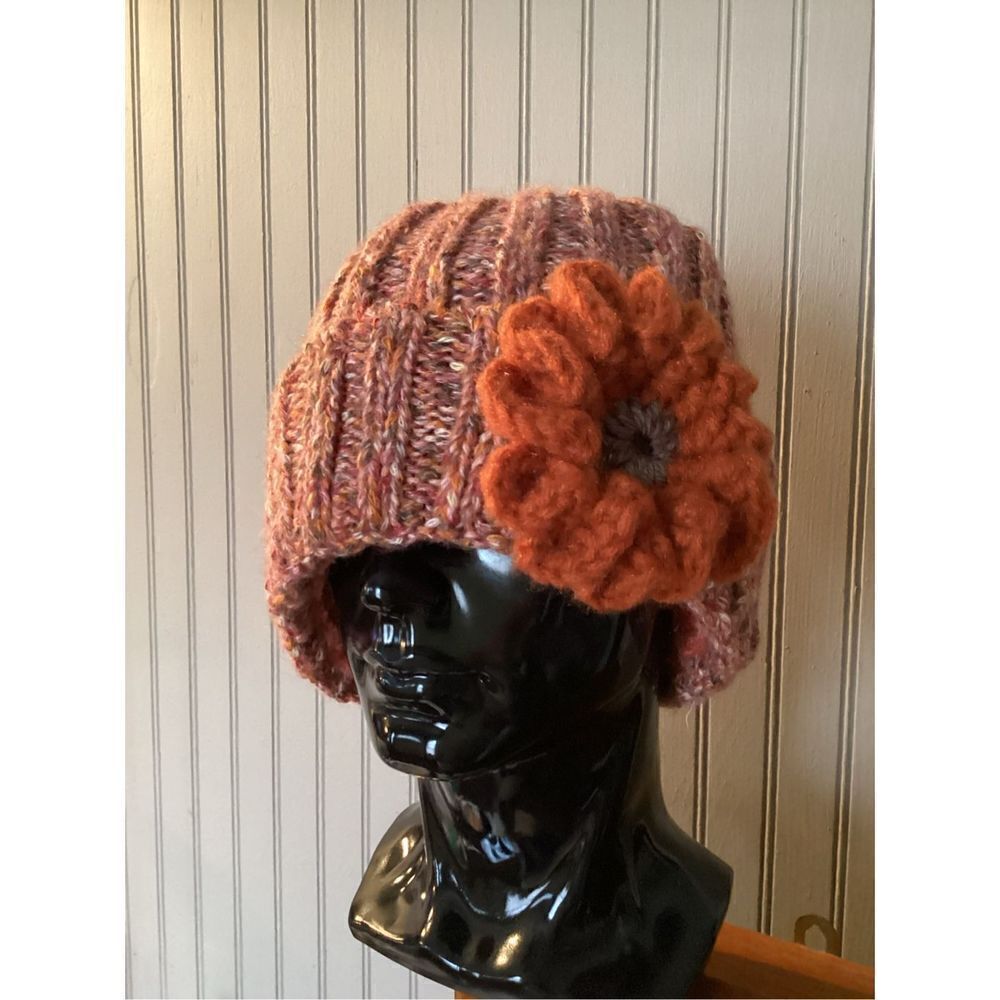 New Women’s Fleece Lined Beanie - Picture 3 of 3